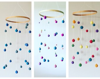 Felt ball mobile FREE GIFT- keyring or nursing necklace. Perfect baby shower gift. Perfect for baby nursery room.