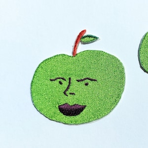 pomme verte pomme immature brodée thermocollante applique drôle bizarre fait maison fabriqué au Japon fruit vert visage créature