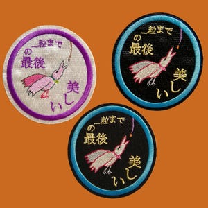 Beautiful down to the last grain: A bird appreciating its food. Patch, embroidered appliqué, homemade bird patch, Japanese, fun, cheerful, embroidered iron-on patch.