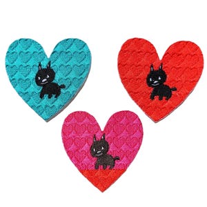 頷くハート 刺繍 アイロン パッチ ホームメイド 可愛い 犬 生き物 動物 赤 ピンク 緑 ミント アップリケ ハート