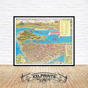 Può includere: Una mappa vintage incorniciata di Vancouver, Canada, con un'illustrazione dettagliata del layout della città, comprese strade, punti di riferimento e aree circostanti. La mappa presenta un design artistico colorato con uno striscione che recita "Vancouver". La stampa incorniciata è esposta su un pavimento in legno.