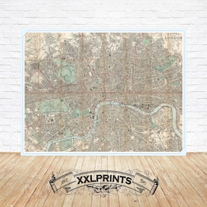 Op de afbeelding: Een vintage kaart van Londen, Engeland, met de titel "Bacon's London" gedrukt in de rechterbovenhoek. De kaart toont de straten en bezienswaardigheden van Londen in detail.