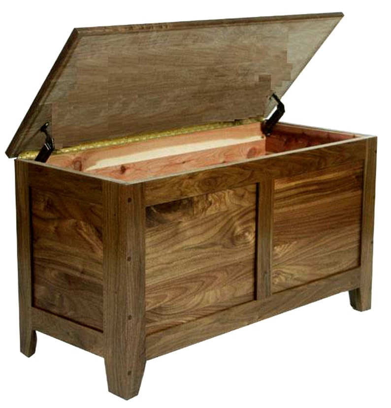 Puede incluir: Un cofre de almacenamiento de madera con una tapa con bisagras y dos puertas. El cofre est&aacute; hecho de madera marr&oacute;n oscura con veta de madera natural. La tapa est&aacute; abierta y el interior es visible. El cofre tiene cuatro patas y est&aacute; sentado sobre un fondo blanco.