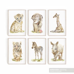 Puede incluir: Conjunto de seis pinturas de acuarela que representan animales beb&eacute;s. Las pinturas incluyen un le&oacute;n, un elefante, una jirafa, un tigre, una cebra y un rinoceronte. Cada animal est&aacute; representado en un estilo juguet&oacute;n y caprichoso.