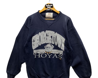 Sudadera vintage de la Universidad Georgetown Hoyas de los años 90 – Cuello redondo universitario, efecto desgastado y descolorido – Fabricada en EE. UU. – Talla M – Azul marino
