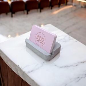 Porte-cartes en béton gris – Présentoir minimaliste pour cartes de visite et cartes de fidélité