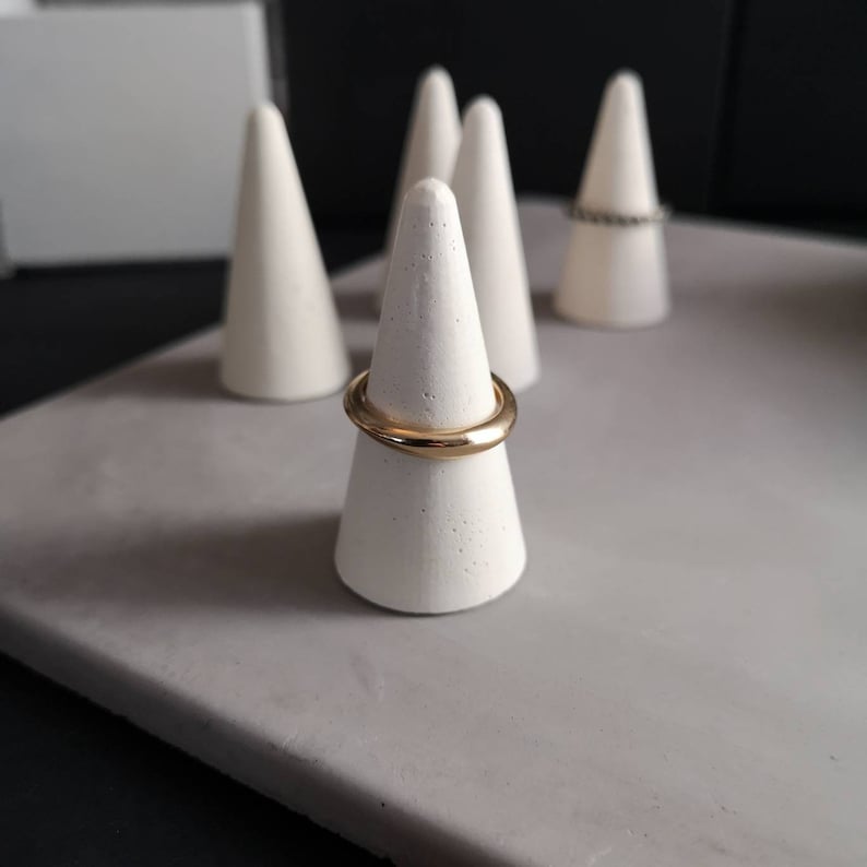 Atelier IDeco Ring holder cone Concrete white jewelry organiser