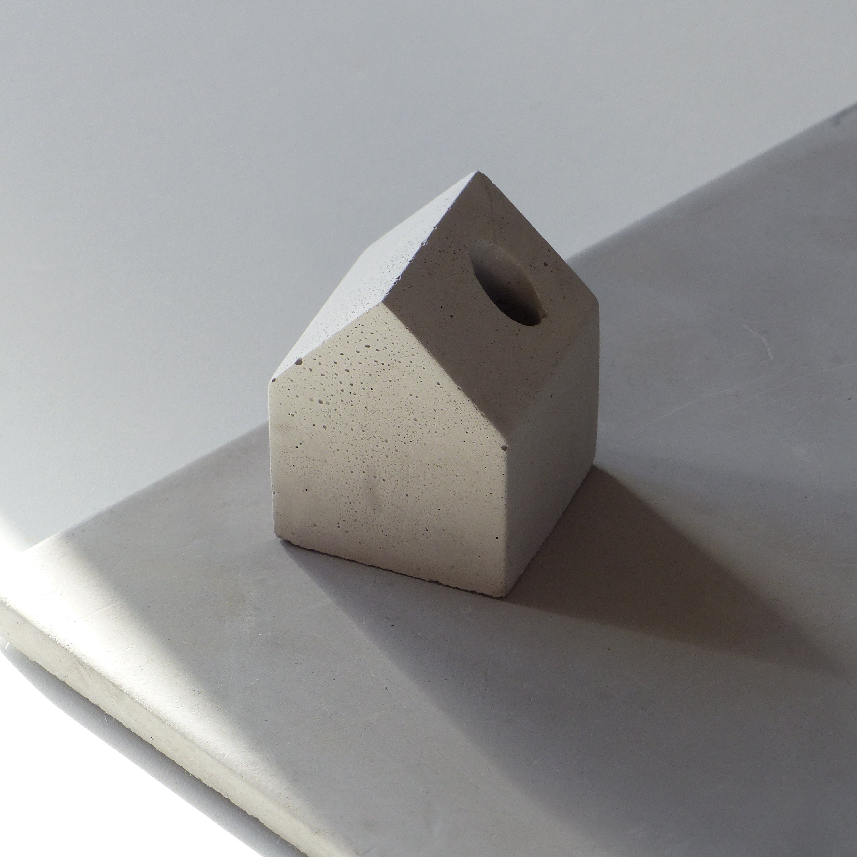 Porte Stylo en Béton Forme de Maison - 4, 5 cm Côté