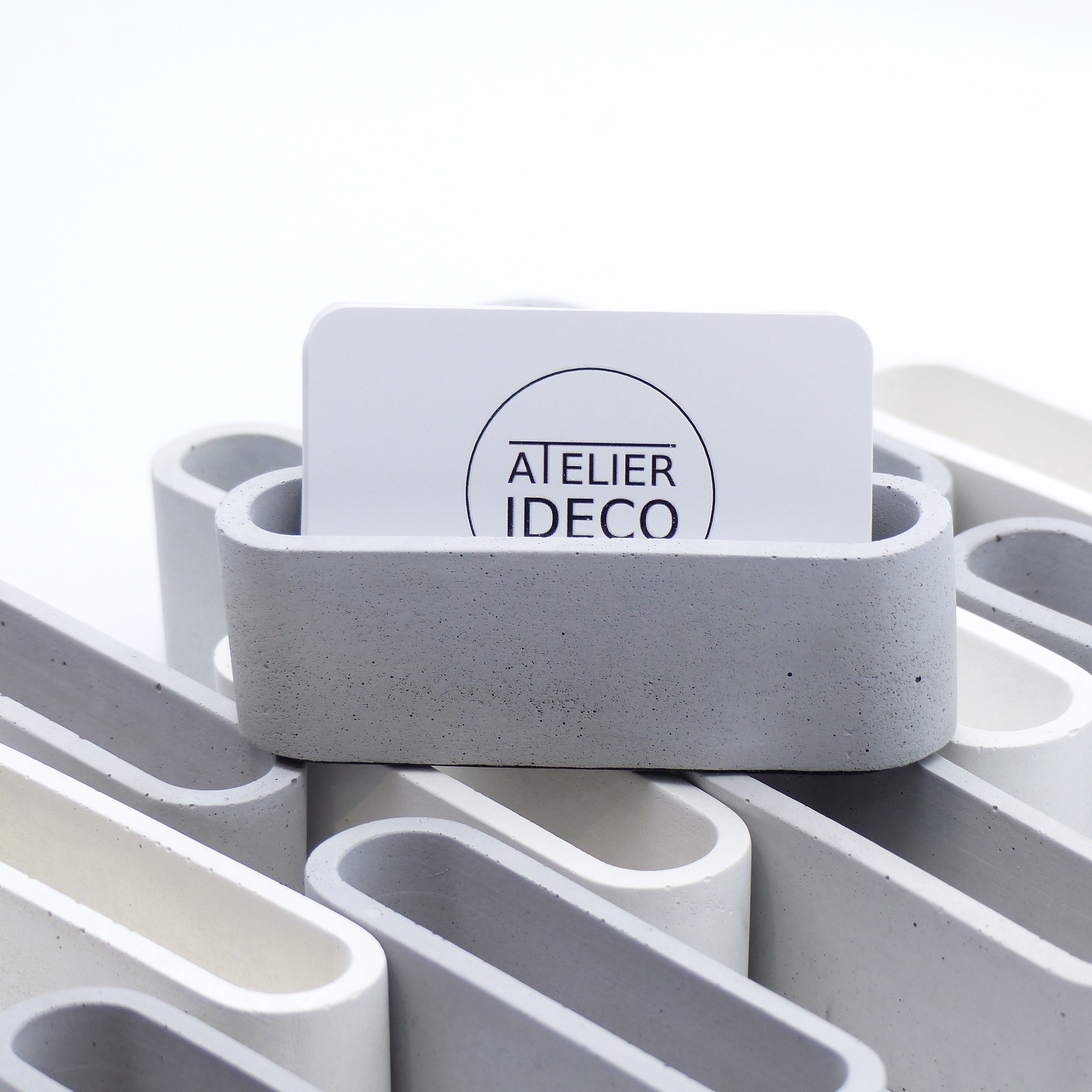 Présentoir Pour Cartes de Visite Gris en Béton - Pour Classiques 9 cm Long