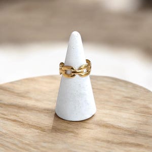 Porte Bague Cône en Béton Blanc Fait Main – Support Bague Minimaliste – Rangement Bijoux – Idée Cadeau Bijoux – Déco Moderne