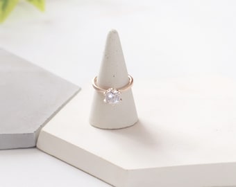 Atelier IDeco - Ring holder cone, Concrete white jewelry organiser