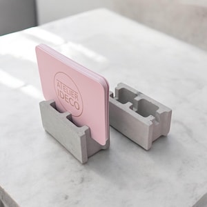 Duo de parpaings en béton fait main, porte-cartes de visite design et minimaliste, idéal bureau pro, cadeau original.