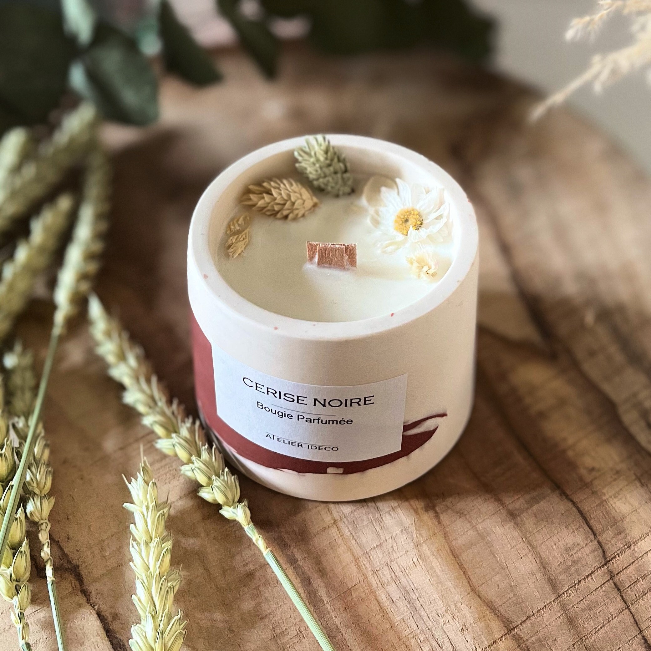Bougie Cerise Noire avec Fleurs Séchées - Bougie Parfumée Mèche en Bois Atelier Ideco