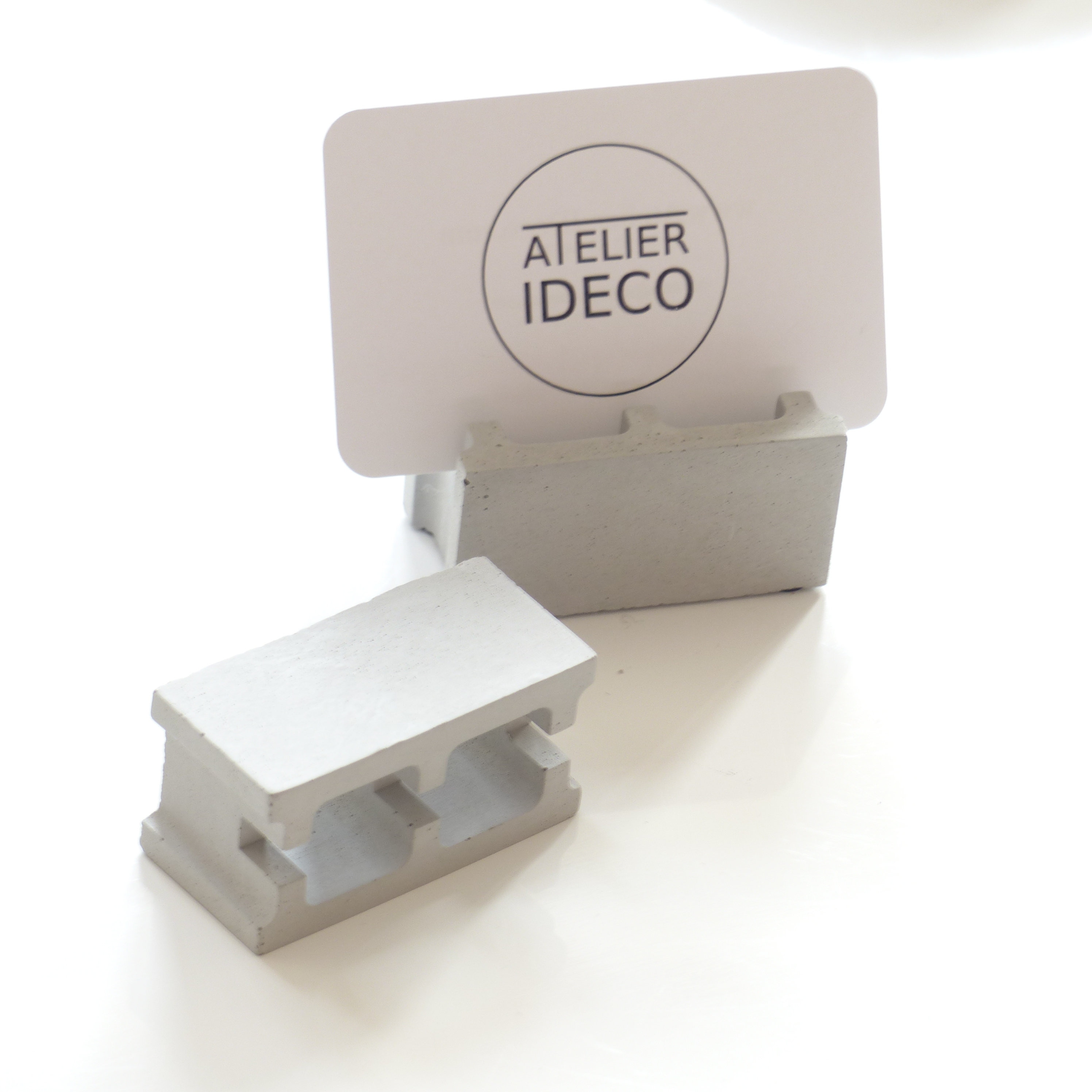 Atelier Ideco - 2 Présentoirs en Béton Pour Cartes de Visite et Stylos Forme Mini Parpaings