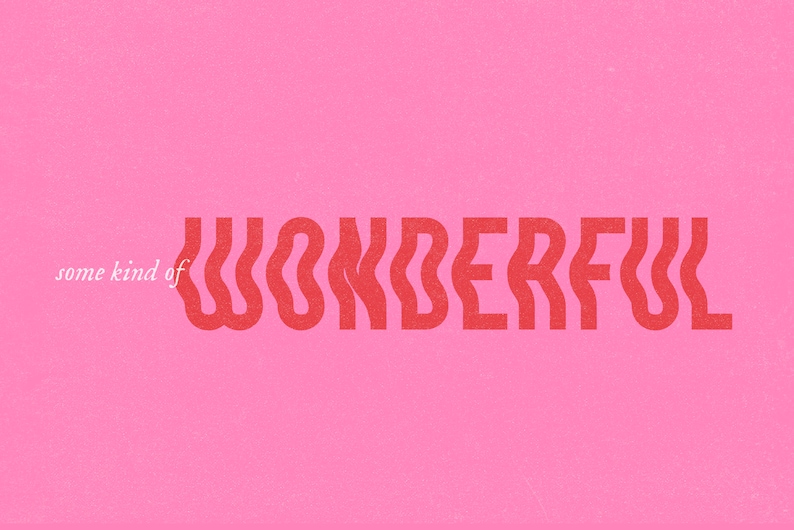 Op de afbeelding: Roze achtergrond met het woord "WONDERFUL" in rode golvende letters. De tekst "some kind of" staat in wit onder het woord.
