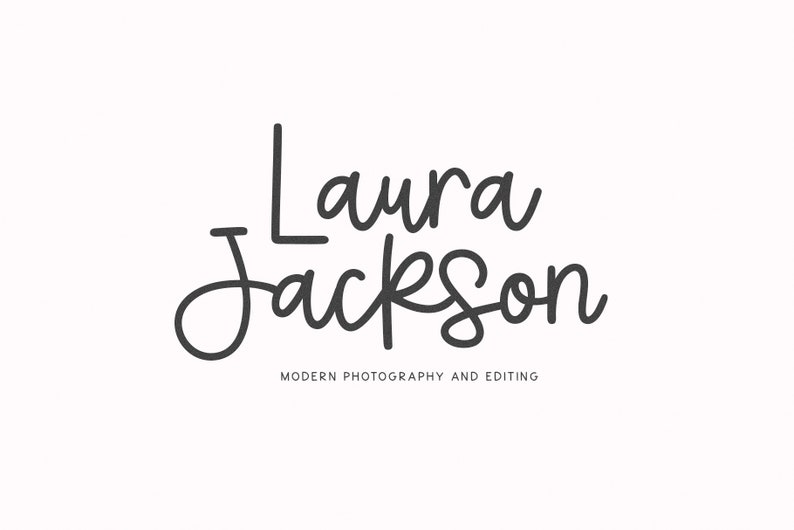Peut inclure: Logo &eacute;crit &agrave; la main en noir, "Laura Jackson", avec le texte "MODERN PHOTOGRAPHY AND EDITING" en dessous.