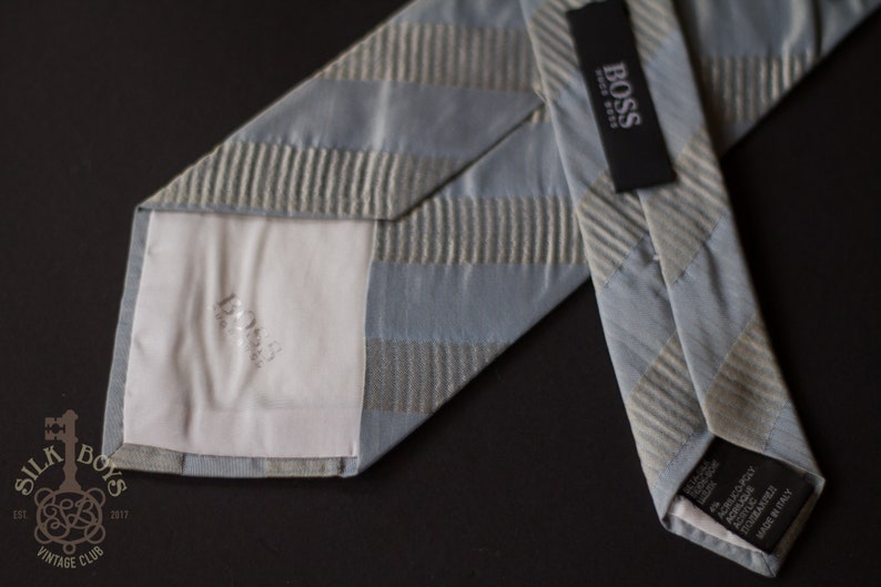 96/% Silk Hugo Boss Striped Brocade Silk Necktie Made in Italy
