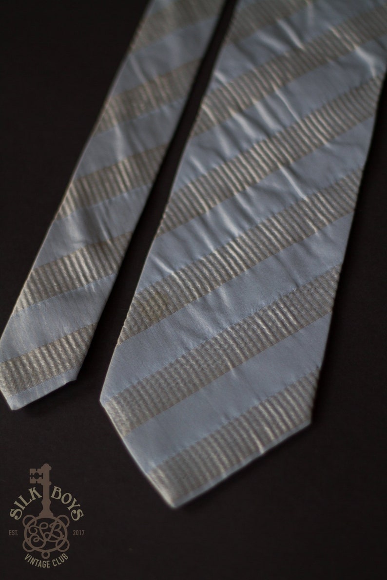 96/% Silk Hugo Boss Striped Brocade Silk Necktie Made in Italy