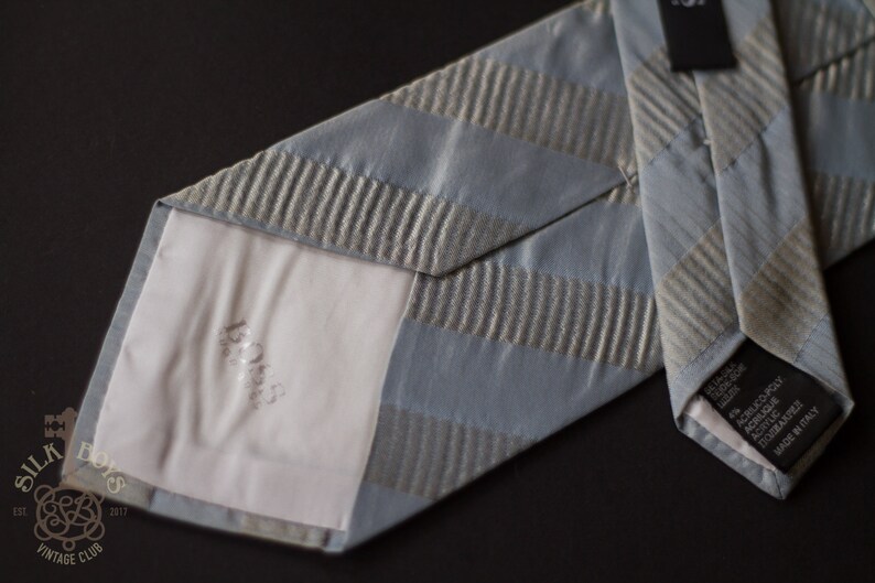 96/% Silk Hugo Boss Striped Brocade Silk Necktie Made in Italy