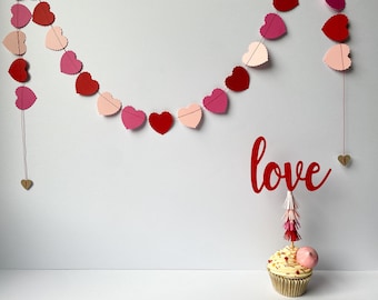 Valentine's Day Heart Garland, Red & Pink Heart Valentines Banner, Heart Valentine's Day Decorations, Traditional Valentine's Day Décor.