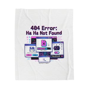 Peut inclure: Couverture blanche avec un motif humoristique d'erreur informatique. Le texte "404 Error: Ha Ha Not Found" est affiché dans un style pixelisé, avec diverses fenêtres d'erreur et icônes. Un article doux et confortable.