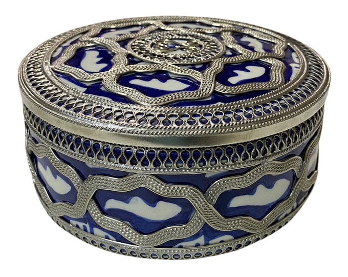 Moroccan handmade ceramic jewelry box. Moroccan ceramic jewelry box .handmade jewelry box
