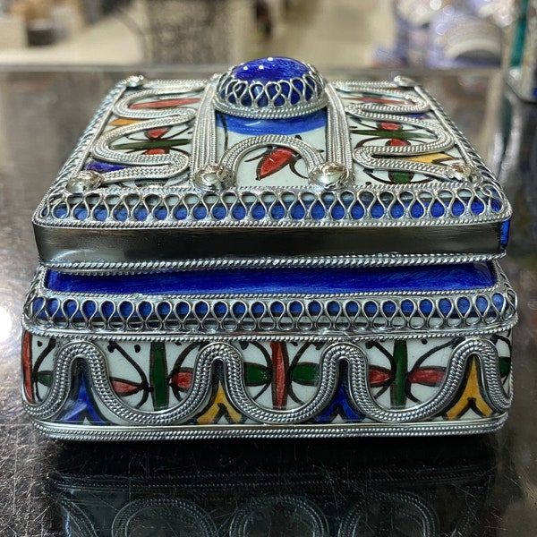 Boîte à bijoux marocain en céramique fait main. Marokkaanse keramische sieraden doos .handgemaakte sieraden doos