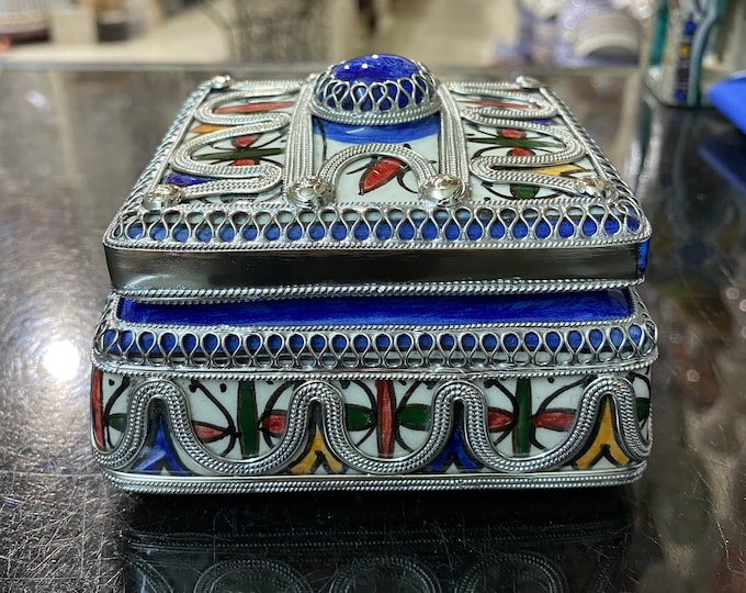 Boîte à bijoux marocain en céramique fait main. Moroccan ceramic jewelry box .handmade jewelry box
