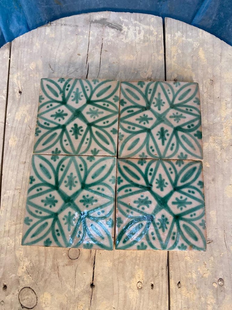 Autentyczne, ręcznie robione marokańskie kafelki: zielone piękno wypalane w piecu opalanym drewnem zdjęcie 1