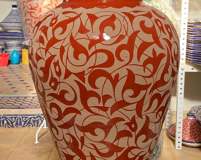 Moroccan vase in hand-chiseled pottery and handmade / vase in Fes pottery.