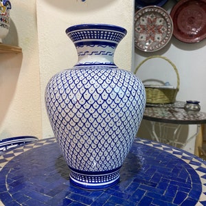 モロッコ　フェズの花入　花瓶　陶器製 ハンドメイドのモロッコ陶器の花瓶です。フェズの手作りの瓶