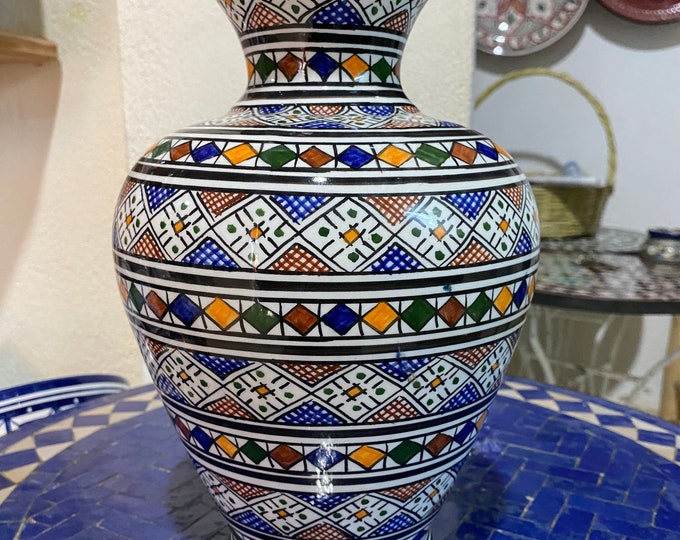 Moroccan ceramic vase from Fes, handmade and hand painted. Moroccan ceramic vase, handmade and hand painted