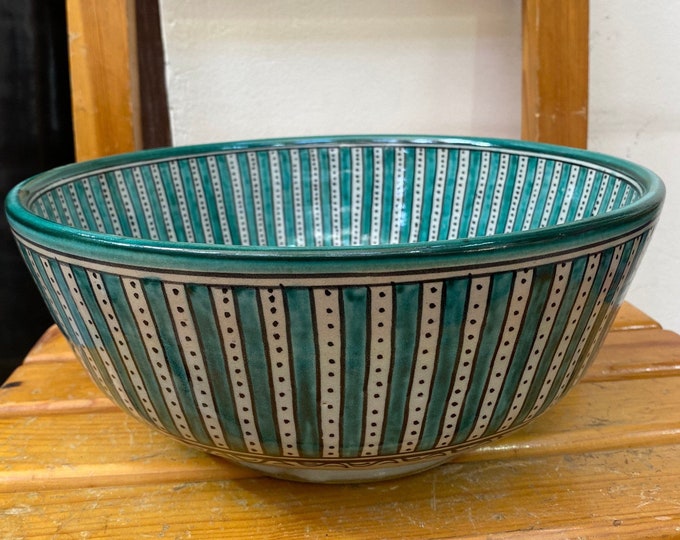 Handmade Moroccan salad bowl. Ceramic Moroccan salad bowl handmade and hand painted.