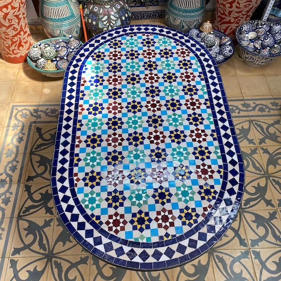 chromregal Chrom-Regal für 129 € sieht aus wie ein Designstück, ist von JYSK 🤎, Das GLUDSTED kombiniert verchromtes Metall mit braun getönten Glasböden. Genau diese Materialkombination sieht man gerade bei sehr Tischdeko Hochzeit