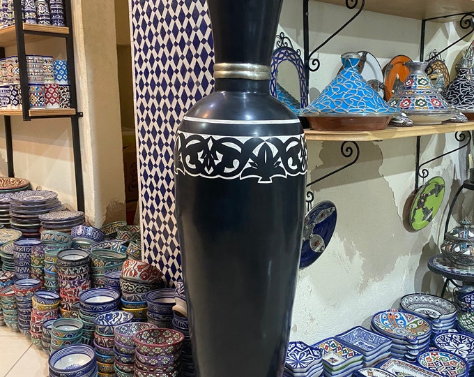 Tadlakt jar, handmade jar, Moroccan Tadlakt pottery jar, Moroccan Tadlakt vase