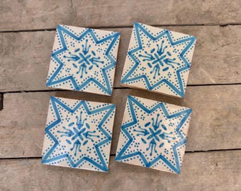 Piastrelle in ceramica dipinte a mano da artigiani | Resistenza garantita dalla doppia cottura in forno a legna | Piastrelle con motivo a stella resistenti alle intemperie per interni ed esterni | Stile tradizionale