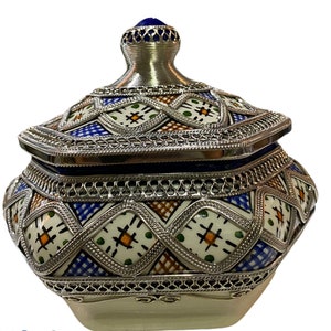 Moroccan handmade ceramic jewelry box. Moroccan ceramic jewelry box .handmade jewelry box