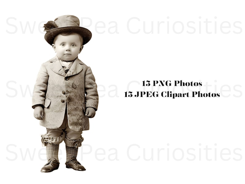 Pode incluir: Uma fotografia vintage em preto e branco de um menino pequeno usando um chap&eacute;u marrom com uma flor vermelha, um casaco marrom e cal&ccedil;as xadrez. Ele est&aacute; de p&eacute; com as m&atilde;os nos lados.
