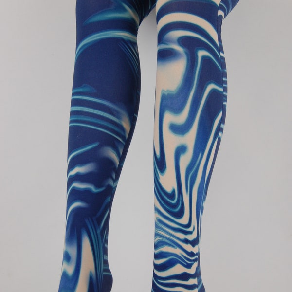 60er Power Swirl Blue Print eng und hochwertig, gut stretch. Mit Fuß