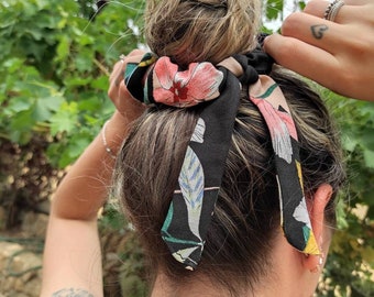 Scrunchies, elastici per capelli in stoffa. Fantasia estiva