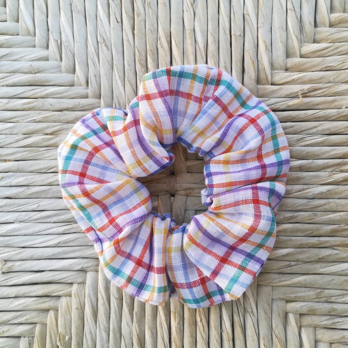 Come cucire uno scrunchie a mano (elastico per i capelli