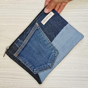 Pochette artigianale in denim riciclato • Clutch patchwork handmade • Custodia zip unica • Accessorio slow fashion
