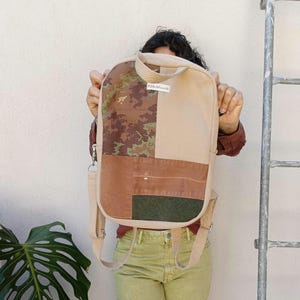 Zaino in jeans riciclati fatto a mano | Zaino patchwork artigianale | Accessorio sostenibile unico | Denim backpack handmade