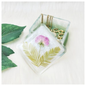 Pressed Flower Resin Trinket Box: Sage Green Decorative Jewelry Box
