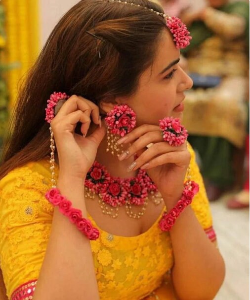 Flower jewellery for bangle best sale ceremony
