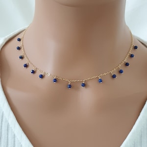 Zierliche Lapislazuli Halskette, 14k gold filled Halskette, Edelstein Chocker Halskette, Halsketten für Frauen, marineblaue Halskette