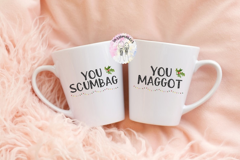 Juego de tazas a juego con la frase "¡Eres un canalla, un gusano!" / Tazas navideñas divertidas / Tazas a juego para él y para ella / Para marido y mujer / Taza "Cuento de hadas de Nueva York" imagen 1