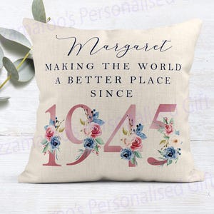 80.Geburtstag Geschenk | Die Welt zu einem besseren Ort machen seit 1945 | Alles Gute zum 80. Geburtstag | 80er Jahre | 80er | 80er Geburtstagskissen |80er Jahre Kissen FLORAL
