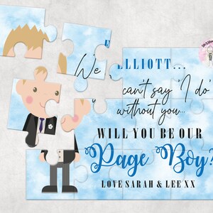 Op de afbeelding: Een blauwe en witte aquarel puzzelkaart met een cartoonillustratie van een jongen in pak. De tekst luidt "We can't say 'I do' without you... Will you be our Page Boy? Love Sarah & Lee XX".