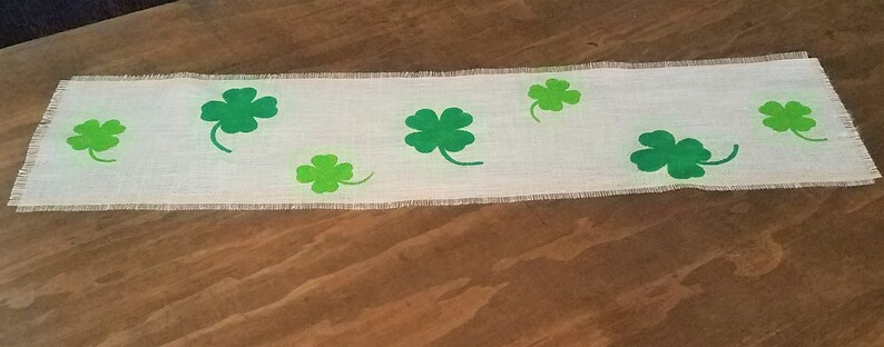 Farmhouse St Rustic Shamrock Table Decorations Patty/'s Day Table Decor Cream Burlap St Patrick/'s Day Table Runner March Table Runner